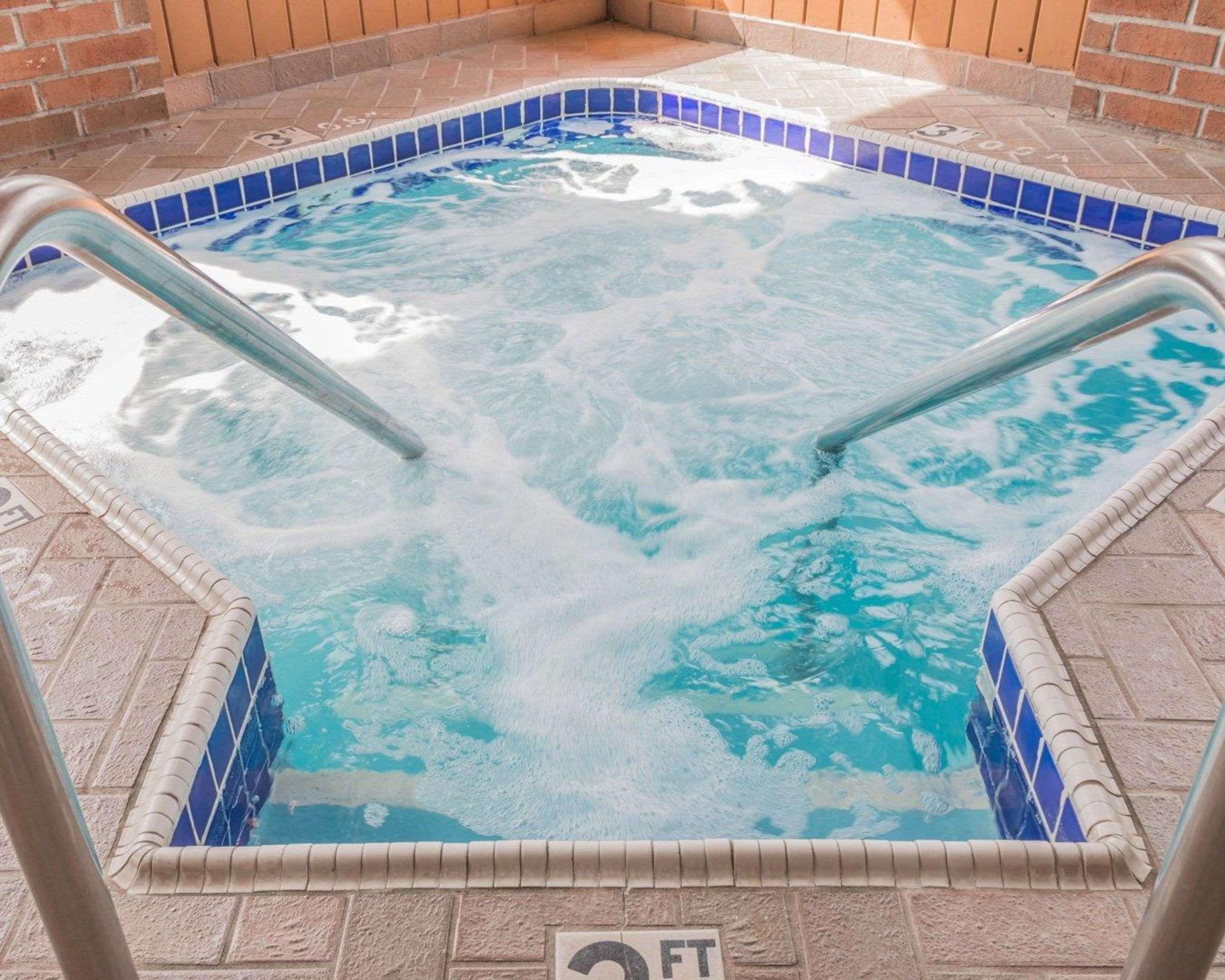 Quality Inn Grand Rapids North Walker Εξωτερικό φωτογραφία